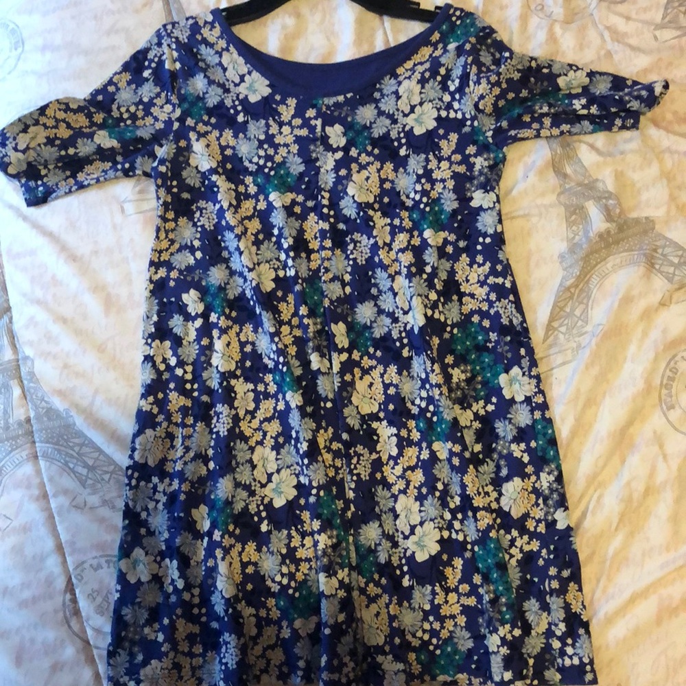 Dresses - Picture 5 of 6
